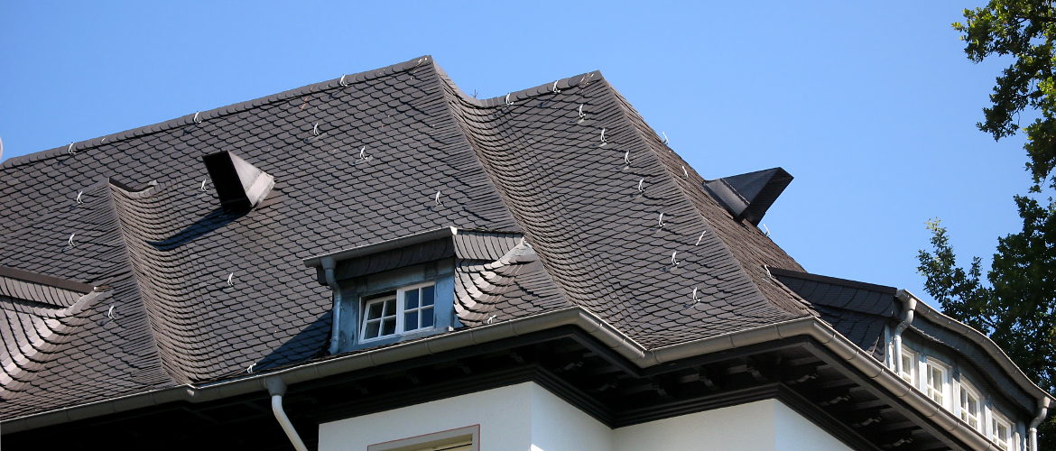 Neueindeckung mit Dachschiefer sowie umfangreiche Spenglerarbeiten - Moritz Vogel